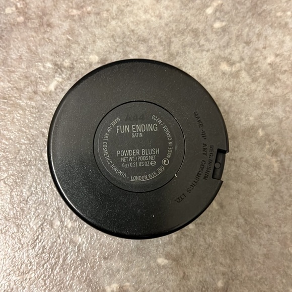 MAC fun ending blush - Picture 3 of 3